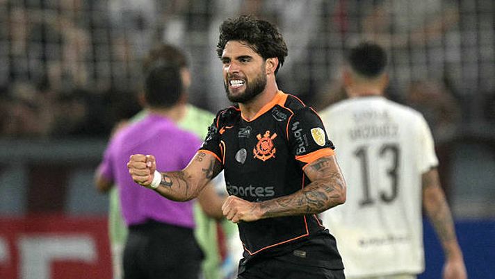 TOPSHOT - Corinthians' forward #09 Yuri Alberto celebrates scoring his team's second goal during the Copa Libertadores group stage football match between Argentina's Platense and Brazil's Corinthians at the Ciudad de Vicente Lopez stadium in Vicente Lopez, Buenos Aires province, Argentina, on April 9, 2026. (Photo by JUAN MABROMATA / AFP via Getty Images) Altro oriundo per la Nazionale? Yuri Alberto ha ottenuto la cittadinanza italiana - immagine 1