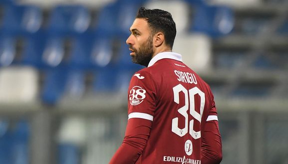 REGGIO NELL'EMILIA, ITALY - JANUARY 18: Salvatore Sirigu of Torino FC looks on during the Serie A match between US Sassuolo and Torino FC at Mapei Stadium - Città del Tricolore on January 18, 2020 in Reggio nell'Emilia, Italy (Photo by Alessandro Sabattini/Getty Images)