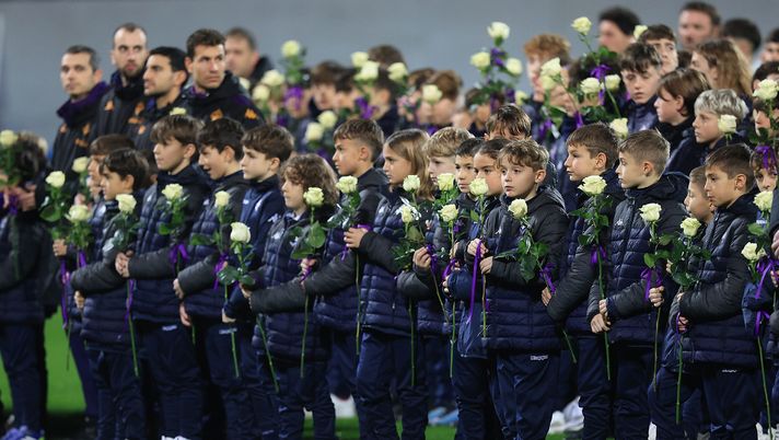 Telone stile Champions e giovanili coi fiori: gli omaggi per Commisso al Franchi - immagine 1