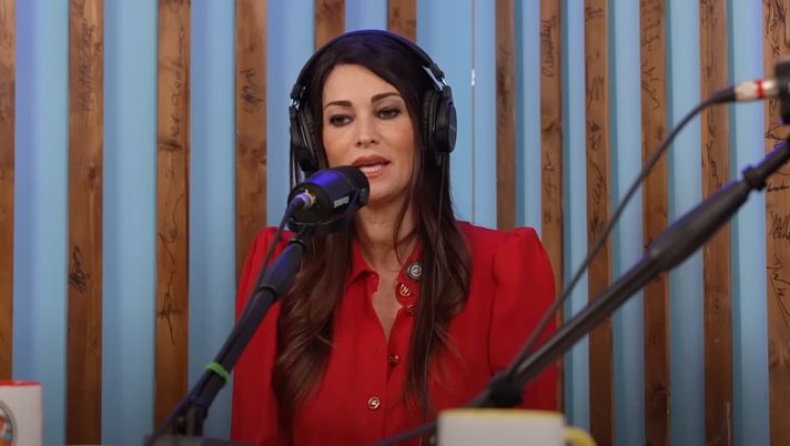 Manuela Arcuri: “Calendario? Fu un traguardo, oggi direi di no. E ci fu imbarazzo quando…” - immagine 1