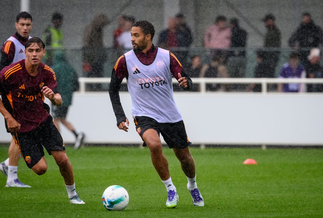 Roma, la seduta pomeridiana aperta ai tifosi al St. George’s Park – FOTO GALLERY - immagine 38