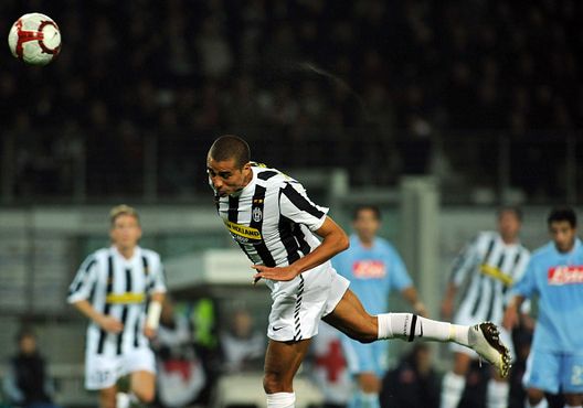 David Trezeguet della Juventus FC segna il suo gol durante la partita di Serie A tra Juventus FC e SSC Napoli allo Stadio Olimpico il 31 ottobre 2009 a Torino David Trezeguet tra River e Platense: la carriera del campione francese- immagine 3