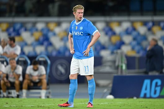 NAPLES, ITALY - AUGUST 30: Kevin De Bruyne of SSC Napoli during the Serie A match between SSC Napoli and Cagliari Calcio at Stadio Diego Armando Maradona on August 30, 2025 in Naples, Italy. (Photo by Francesco Pecoraro/Getty Images)