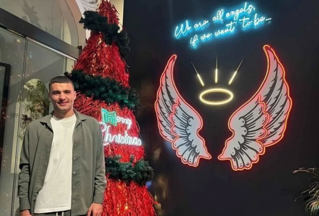 GALLERY Tutti a cena, il Napoli si ritrova a tavola per compattarsi: gli scatti - immagine 4