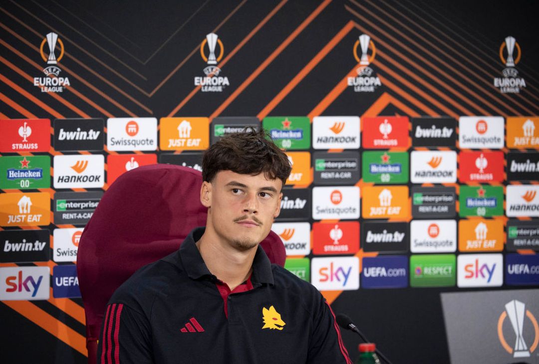 La conferenza stampa di Mourinho e Svilar pre Slavia Praga – FOTO GALLERY - immagine 15