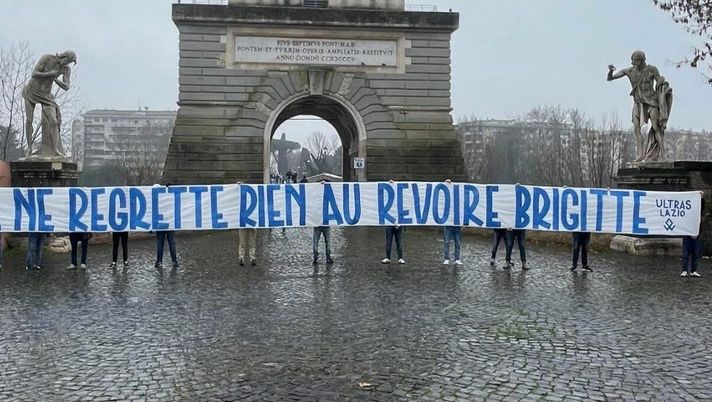 Lazio, altro ricordo funebre: dopo Kirk ecco lo striscione (sbagliato) per la Bardot Lazio, altro ricordo funebre: dopo Kirk ecco lo striscione (sbagliato) per la Bardot - immagine 1