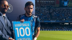VIDEO Napoli-Atalanta, il Napoli celebra Kvara: il regalo per le 100 in azzurro