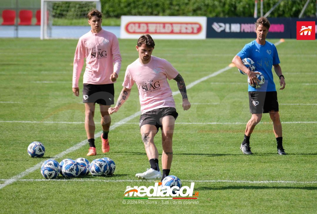 FOTO Ritiro Palermo, seduta mattutina al centro Aquagranda (GALLERY) - immagine 7