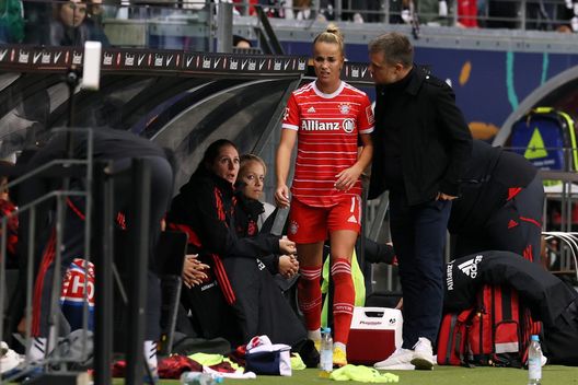 Playboy corteggia una giocatrice del Bayern: “Sportiva eccezionale, ci piace molto” - immagine 1