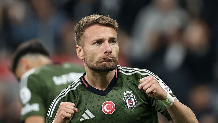 ISTANBUL, TURKEY - MAY 11: Ciro Immobile of Besiktas celebrates after scoring his team's fourth goal during the Turkish Super League match between Besiktas and Adana Demirspor at Turpas Stadium on May 11, 2025 in Istanbul, Turkey. (Photo by Ahmad Mora/Getty Images) Bologna, Immobile sempre più vicino: l’assist arriva da Abraham, cosa manca per chiudere - immagine 1