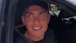 VIDEO / L’ultimo giorno di Dybala a Trigoria? I tifosi gli danno dei regali: “Non fare scherzi”