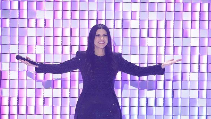 Pausini da Sanremo: 'Cuore rossonero sempre'. Poi il messaggio ad Ancelotti