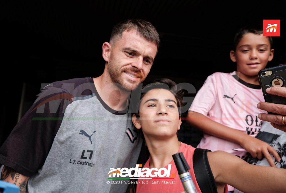 FOTO Reggiana-Palermo, il Palermo in partenza dal ‘Renzo Barbera’ (GALLERY)- immagine 1