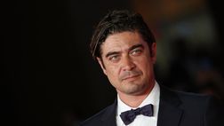 Riccardo Scamarcio: “Scena di sesso con la Bellucci? Sette ore a fingere un amplesso, poi…”