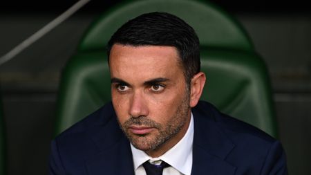 SEVILLE, SPAIN - MAY 01: Rolando Mandragora, Head Coach of ACF Fiorentina looks on during the UEFA Conference League 2024/25 Semi Final First Leg match between Real Betis Balompie and ACF Fiorentina at Estadio Benito Villamarin on May 01, 2025 in Seville, Spain. (Photo by Denis Doyle/Getty Images) palladino