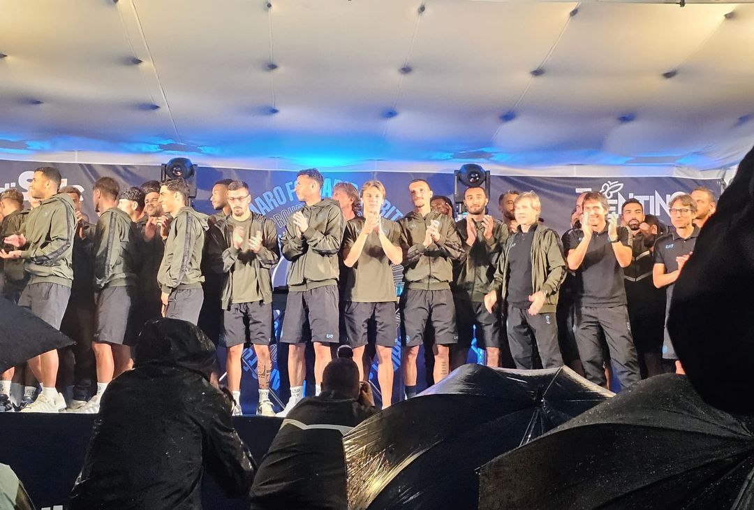 GALLERY Presentazione squadra, il pubblico accoglie i propri beniamini dal palco - immagine 8