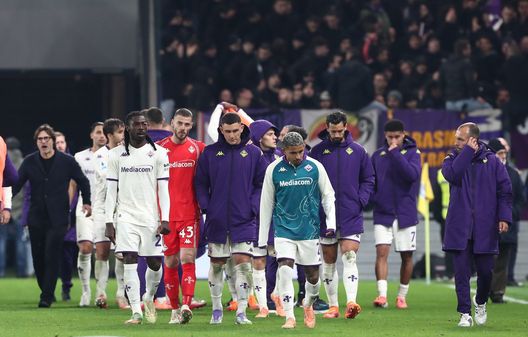 BERGAMO, ITALY - NOVEMBER 30: The players of ACf Fiorentina leave the field disappointed at the end of the Serie A match between Atalanta BC and ACF Fiorentina at Gewiss Stadium on November 30, 2025 in Bergamo, Italy. (Photo by Marco Luzzani/Getty Images)