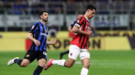 MILAN, ITALY - APRIL 23: Tijjani Reijnders of AC Milan runs with the ball under pressure from Mehdi Taremi of FC Internazionale during the coppa Italia Semi Final match between FC Internazionale and AC Milan at Stadio Giuseppe Meazza on April 23, 2025 in Milan, Italy. (Photo by Marco Luzzani/Getty Images)