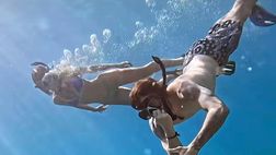 VIDEO / Calciatori in vacanza, Riccardo Calafiori si immerge nei fondali delle Maldive