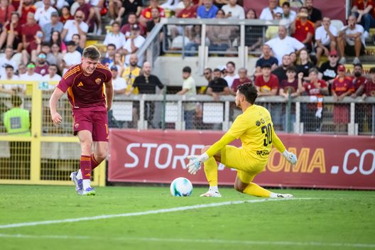 Il gol di Evan Ferguson (Photo by Fabio Rossi/AS Roma via Getty Images) Roma-Cannes 3-0, cronaca e impressioni della quarta amichevole giallorossa- immagine 4