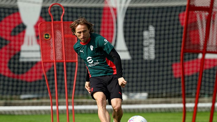 CAIRATE, ITALY - MARCH 06: Luka Modric of AC Milan in action during an AC Milan Training Session at Milanello on March 06, 2026 in Cairate, Italy. (Photo by Giuseppe Cottini/AC Milan via Getty Images) milan-allegri-vigilia-derby-champions-scudetto