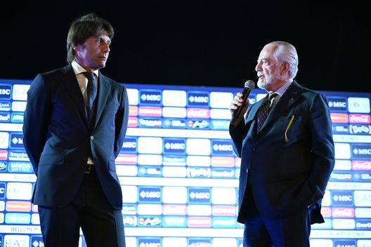Da sinistra verso destra: Antonio Conte e Aurelio De Laurentiis durante l'evento di presentazione del salentino come nuovo allenatore della SSC Napoli conte adl napoli romano