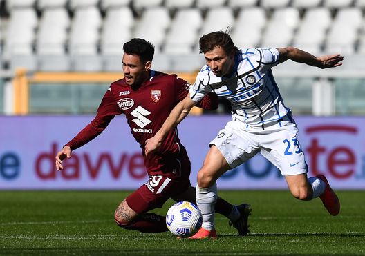 TURIN, ITALY - MARCH 14: Nicolo Barella of FC Internazionale competes for the ball with Nicolo Murru of Torino FC during the Serie A match between Torino FC and FC Internazionale at Stadio Olimpico di Torino on March 14, 2021 in Turin, Italy. Sporting stadiums around Italy remain under strict restrictions due to the Coronavirus Pandemic as Government social distancing laws prohibit fans inside venues resulting in games being played behind closed doors. (Photo by Claudio Villa - Inter/Getty Images) Sanabria, gol e qualità per il Toro: Nicola lucida la coppia con Belotti- immagine 3