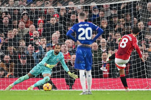 Manchester, Inghilterra - 3 novembre 2024: Bruno Fernandes segna dal dischetto contro il Chelsea. (Foto di Michael Regan/Getty Images) Chelsea-Manchester United, dove vedere il match in tv e streaming live- immagine 4