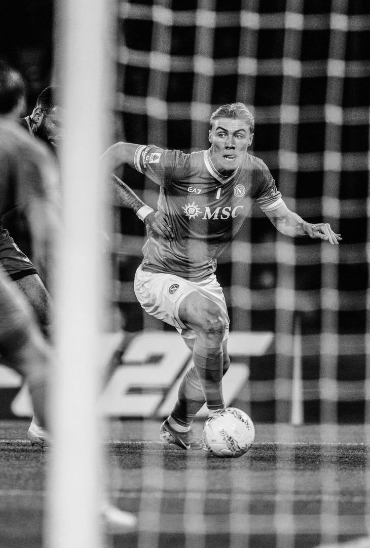 Ritorni, stelle ai i box ed esultanze: i suggestivi scatti di Napoli-Lecce – LE FOTO - immagine 11