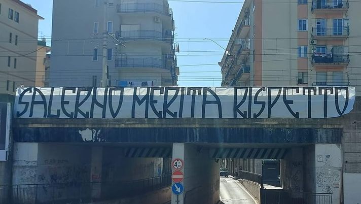 Salerno, settore ospiti per il derby: sì ai tifosi azzurri, ma solo da fuori regione Salerno, settore ospiti per il derby: sì ai tifosi azzurri, ma solo da fuori regione - immagine 1