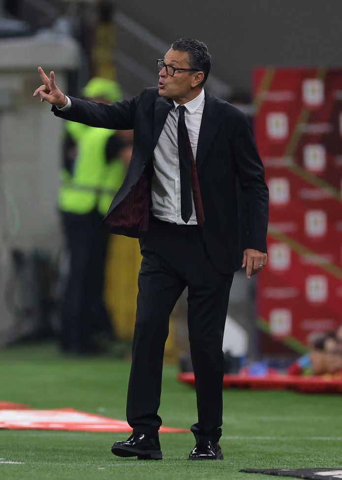 MILAN, ITALY - SEPTEMBER 23: Marco Landucci, assistant coach of AC Milan, reacts during the Coppa Italia Frecciarossa Round of 16 match between AC Milan and US Lecce at Giuseppe Meazza Stadium on September 23, 2025 in Milan, Italy. (Photo by Jonathan Moscrop/Getty Images) Landucci post Milan Lecce: “Contenti per Gimenez; Obiettivi? Continuare e migliorarsi”- immagine 2