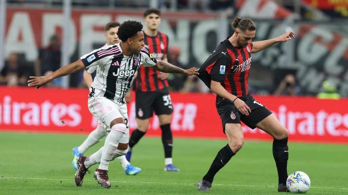 Adrien Rabiot centrocampista AC Milan durante Milan-Juventus di Serie A
