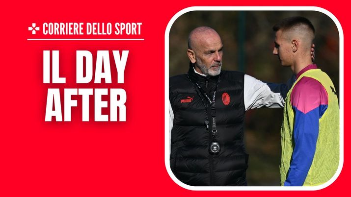 Stefano Pioli (allenatore AC Milan) con Francesco Camarda in allenamento a Milanello | Milan News (Getty Images) Pioli Camarda AC Milan allenamento Milanello