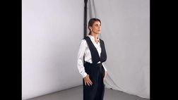 VIDEO / Milano Fashion Week, Elisabetta Canalis alla sfilata di Armani