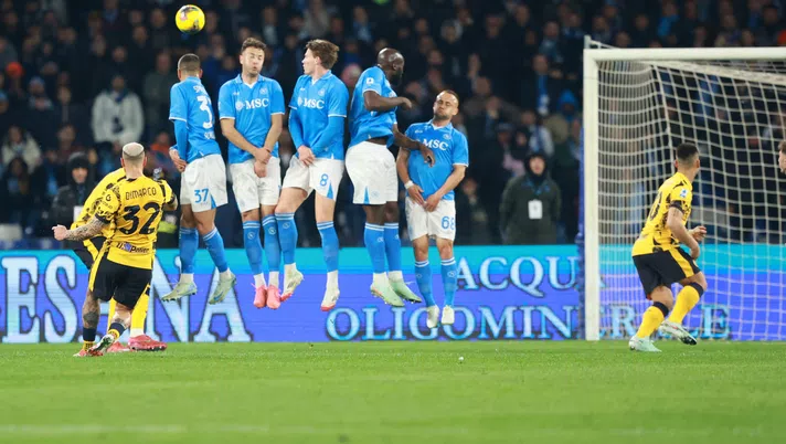 Hernanes sulla punizione di Dimarco