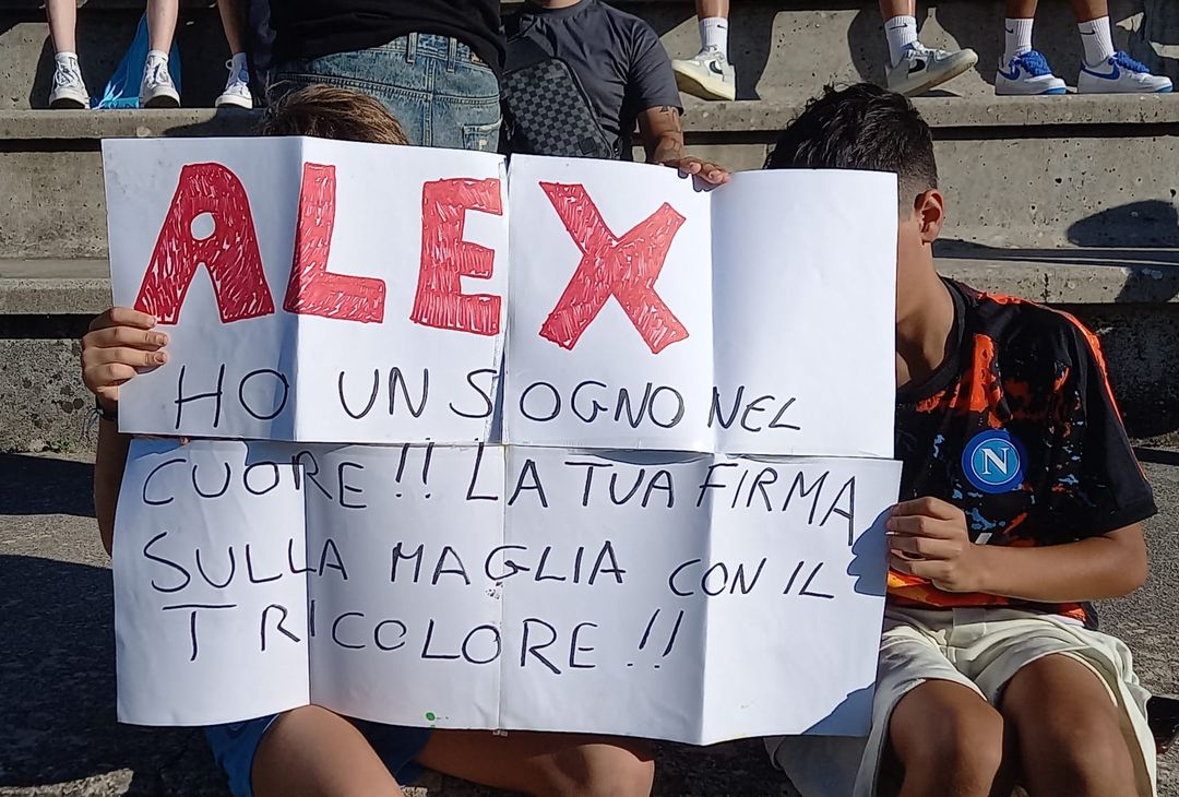 Gli striscioni di richieste più originali dal Patini