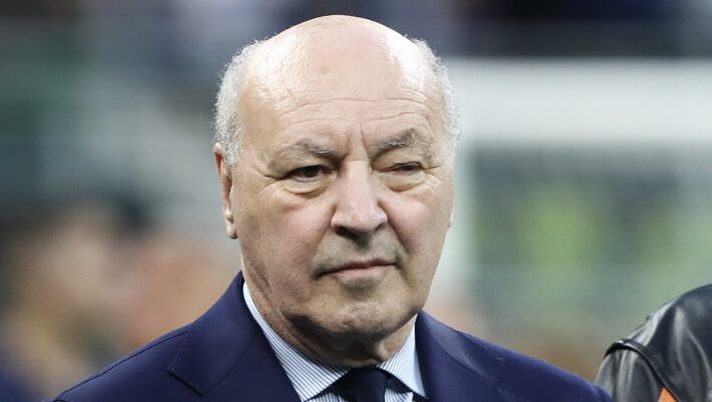 MILAN, ITALY - MAY 19: Giuseppe Marotta, CEO of FC Internazionale, looks on ahead of the Serie A TIM Scudetto title trophy presentation at full-time following the team's draw in the Serie A TIM match between FC Internazionale and SS Lazio at Stadio Giuseppe Meazza on May 19, 2024 in Milan, Italy. (Photo by Marco Luzzani/Getty Images) CorSport: “Mercato Inter, saldo finale in pareggio: occhio a questo nome in uscita” - immagine 1