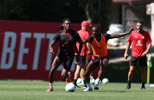 CAIRATE, ITALY - JULY 08: Rafael Leao of AC Milan in action (Photo by Claudio Villa/AC Milan via Getty Images) Oggi a Milanello, allenamento post-raduno: le foto- immagine 5