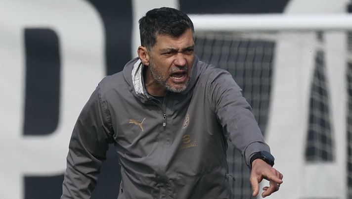 Sergio Conceicao (allenatore AC Milan), qui durante una seduta di allenamento dei rossoneri a Milanello | Milan News (Getty Images) Sergio Conceicao AC Milan allenamento Milanello