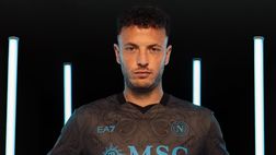 FOTO La terza maglia del Napoli è realtà! Presentato il nuovo kit da gioco ispirato al Giappone