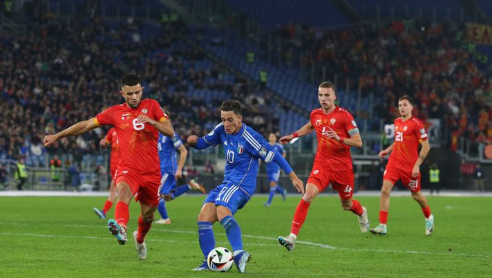 ROME, ITALY - NOVEMBER 17: Giacomo Raspadori of Italy scores the team's fourth goal during the UEFA EURO 2024 European qualifier match between Italy and North Macedonia at Stadio Olimpico on November 17, 2023 in Rome, Italy. (Photo by Paolo Bruno/Getty Images) Italia-Macedonia del Nord 5-2: nel recupero segna anche El Shaarawy - immagine 1