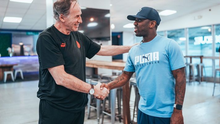Franco Baresi, vice presidente del Milan, e Shaun Wright-Phillips, ambasciatore del Manchester City