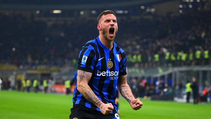 MILAN, ITALY - FEBRUARY 10: Marko Arnautovic of FC Internazionale celebrates after scoring the goal during the Serie A match between FC Internazionale and Fiorentina at Stadio Giuseppe Meazza on February 10, 2025 in Milan, Italy. (Photo by Mattia Pistoia - Inter/Inter via Getty Images) arnautovic
