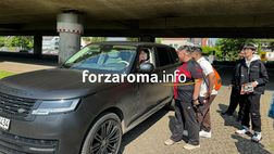 Bayer, i giocatori preparano il match con la Roma: foto e sorrisi con i tifosi