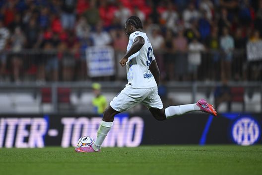 Marcus Thuram segna il rigore decisivo di Monza-Inter, stadio U-Power il 12 agosto 2025 a Monza, Italia. (Foto di Mattia Pistoia - Inter/Inter tramite Getty Images) Nulla di nuovo sotto il sole: Monza-Inter finisce 2 a 2! Per Chivu c’è ancora del lavoro da fare- immagine 5