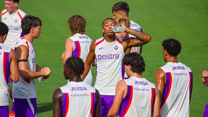 GERMOGLI PH: 13 LUGLIO 2026 BAGNO A RIPOLI ROCCO CCOMMISSO VIOLA PARK PRIMO ALLENAMENTO DEL RITIRO CON ALLENATORE GROSSO DELLA FIORENTINA NELLA FOTO CorFio: “Entusiasmo al Viola Park e Atta illumina i tifosi con le sue giocate” - immagine 1