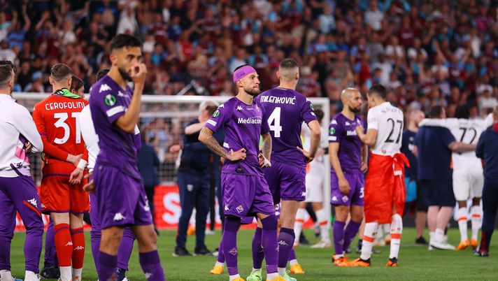 PRAGUE, CZECH REPUBLIC - JUNE 07: Cristiano Biraghi of ACF Fiorentina looks dejected following the team's defeat during the UEFA Europa Conference League 2022/23 final match between ACF Fiorentina and West Ham United FC at Eden Arena on June 07, 2023 in Prague, Czech Republic. (Photo by Richard Heathcote/Getty Images) Giorgetti: “Ranieri con i crampi, com’è possibile? Biraghi un signore” - immagine 1