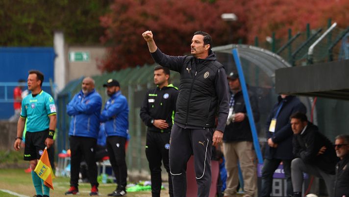 SOLBIATE ARNO, ITALY - APRIL 13: Massimo Oddo Head coach of Milan Futuro gestures during the Serie C match between Milan Futuro and Ternana at Stadio Felice Chinetti on April 13, 2025 in Solbiate Arno, Italy. (Photo by Giuseppe Cottini/AC Milan via Getty Images)  Oddo