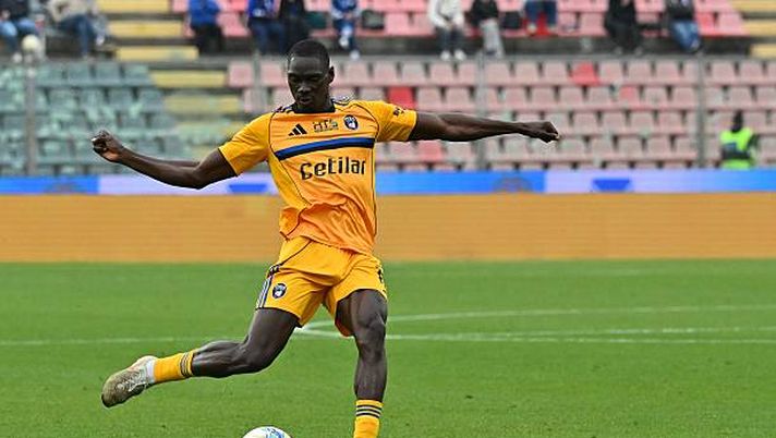CREMONA, ITALY - MAY 10: Idrissa Toure of Pisa SC in action during the Serie A match between US Cremonese and Pisa SC at Stadio Giovanni Zini on May 10, 2026 in Cremona, Italy. (Photo by Marco M. Mantovani/Getty Images) Da Pisa – Il Napoli tiene d’occhio Idrissa Touré: sarà sfida a diversi club - immagine 1