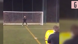 Video – Ahi, la faccia! La parata del portiere è tutta da ridere